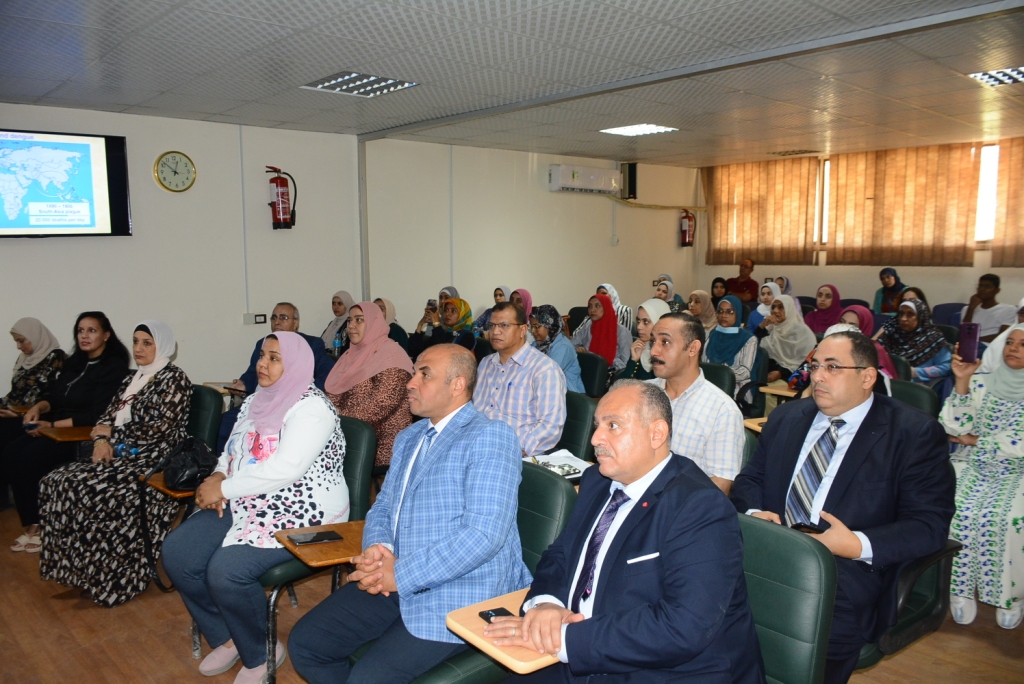 "حمى الضنك".. ندوة تثقيفية بجامعة أسيوط للتوعية بإجراءات السلامة وتحذر من تجاهل أعراضه 