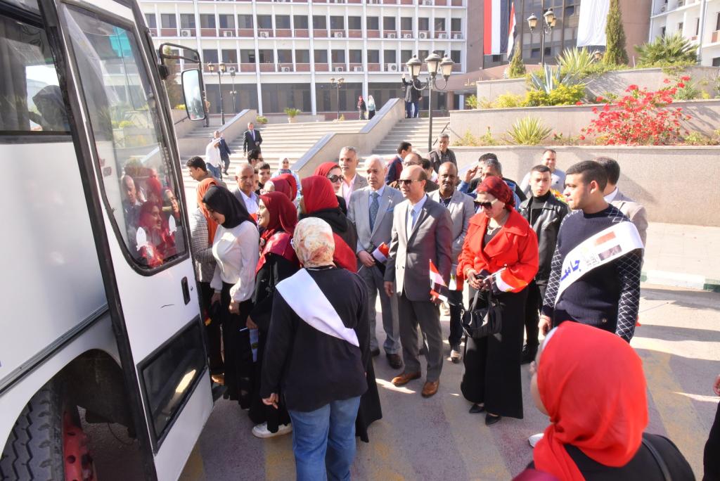 تحت رعاية وبحضور الدكتور المنشاوي .. جامعة أسيوط تشارك في المسيرة  الحاشدة بالمحافظة لحث المواطنين على المشاركة في انتخابات الرئاسة2024