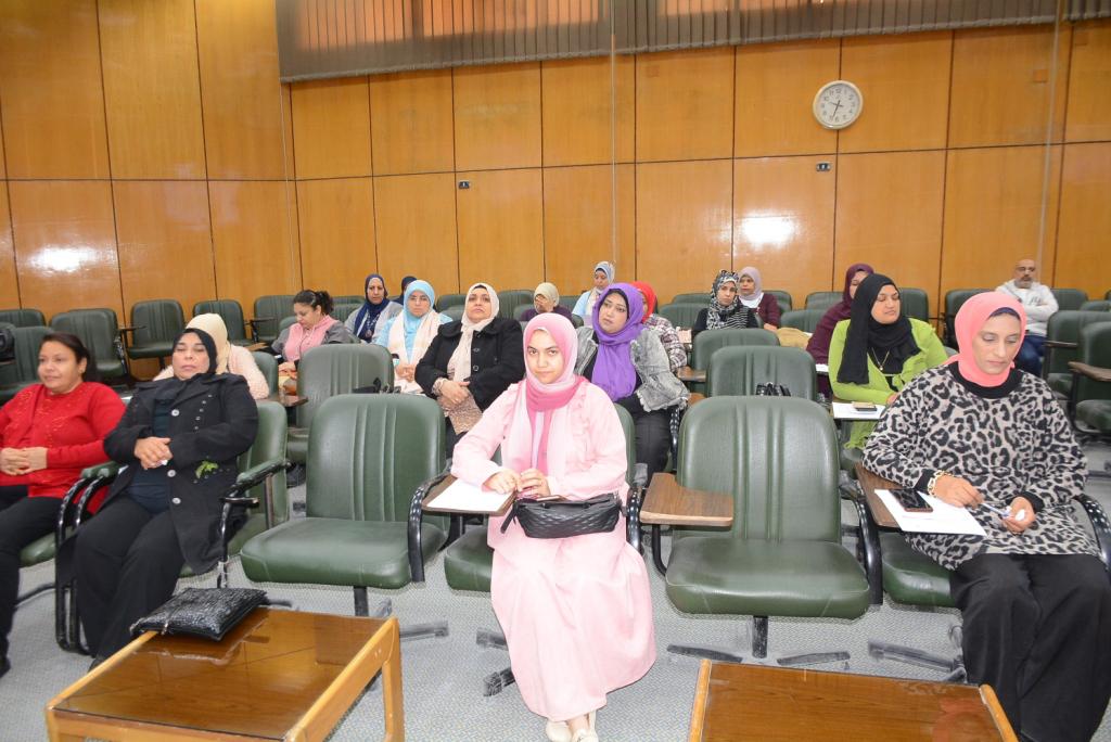 جامعة أسيوط تعقد ورشة عمل تحت عنوان "تنمية مهارات وقدرات الموظفين بالمكتبات الجامعية" 