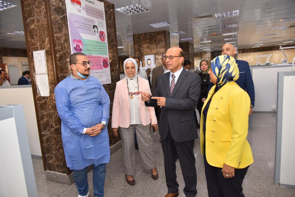 الدكتور المنشاوي يتفقد مستشفى طب الأسنان بجامعة أسيوط ويطمئن على الخدمات الطبية المقدمة