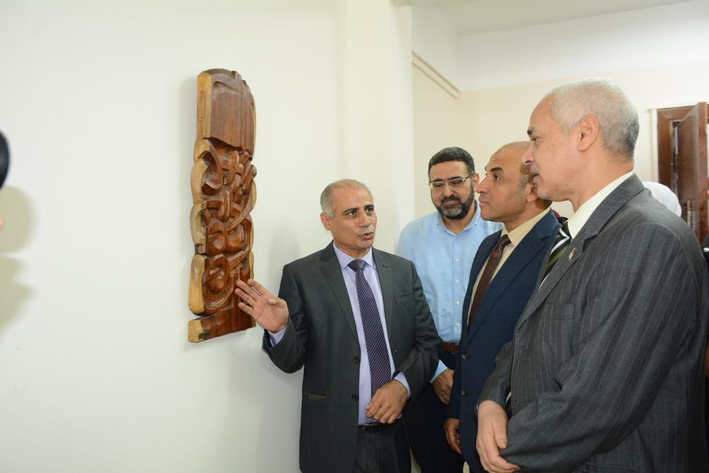 جامعة أسيوط تفتتح معرض الفنون التشكيلية  للدكتور محمد عبدالحكيم