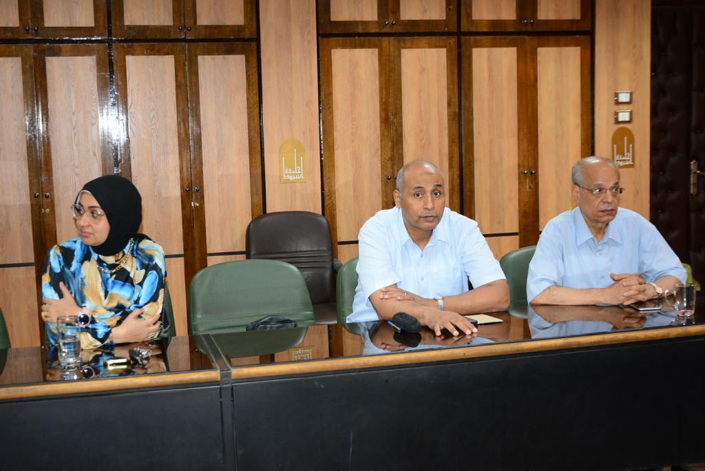 اجتماع قطاع شئون التعليم والطلاب بجامعة أسيوط لإعداد الخطة الاستراتيجية 2024/ 2029