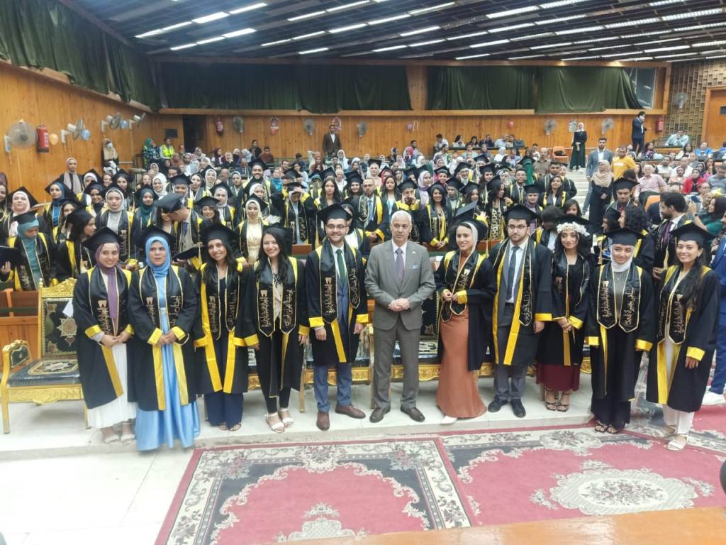 جامعة أسيوط تشهد حفل تخريج الدفعة السادسة من طلاب كلية طب الأسنان