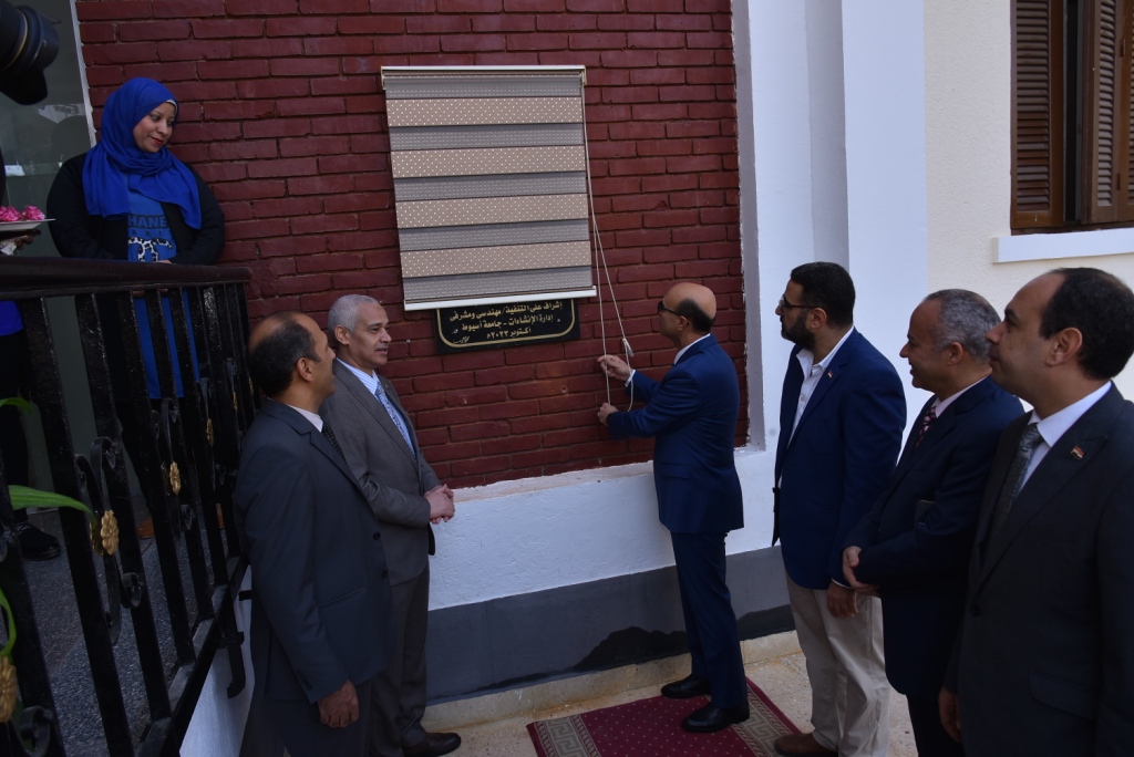 رئيس جامعة أسيوط يفتتح مبنى سكن الطلاب (ب) بقطاع المدن الجامعية بعد تجديده