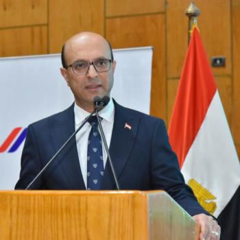 رئيس جامعة أسيوط يصدر قرارات بتعيين وكيلين بكليتيّ التربية والحقوق