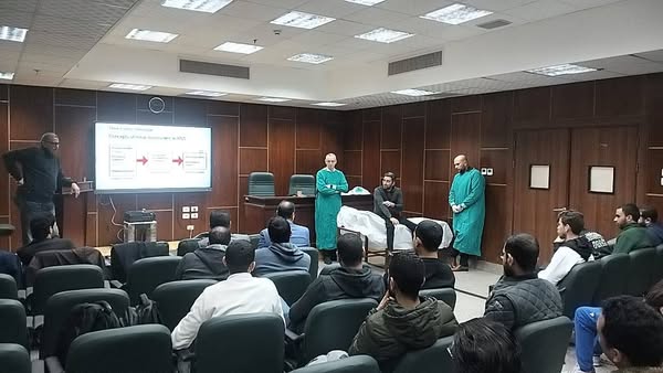 دورة تدريبية متخصصة حول التعامل مع مرضى الإصابات المتعددة (Polytrauma) بمستشفى الإصابات والطوارئ