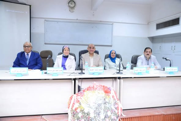 تحت شعار "بلدنا .. أمانة في ايدينا"، انطلقت اليوم فعاليات اليوم البيئي الثالث لكلية الطب حول "الأمراض الفيروسية للجهاز التنفسي .. نظرة علمية ومجتمعية"