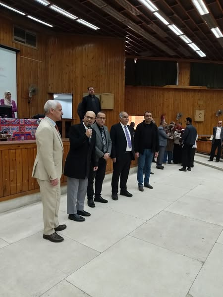 الأستاذ الدكتور احمد المنشاوي رئيس جامعة أسيوط يتابع انتظام العملية التعليمية بكلية الطب مع بدء الفصل الدراسي الثاني للعام الجامعي ٢٠٢٤/ ٢٠٢٥