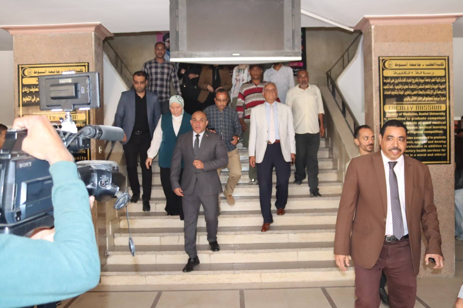 فعاليات ورشة عمل الحماية المدنية والتنفيذ الفعلى الخاصة بكلية الطب لخطة الاخلاء والطوارىء