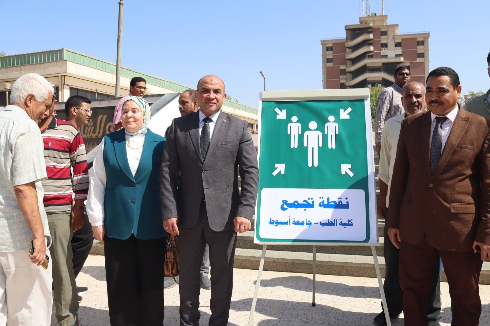 فعاليات ورشة عمل الحماية المدنية والتنفيذ الفعلى الخاصة بكلية الطب لخطة الاخلاء والطوارىء