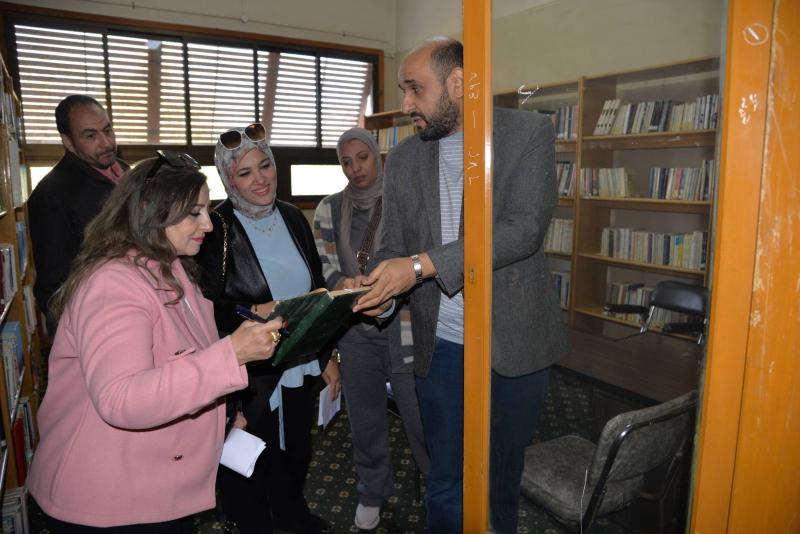 كلية الطب بجامعة أسيوط تستقبل لجنة تقييم "أفضل مكتبة" لتعزيز البيئة التعليمية والبحثية