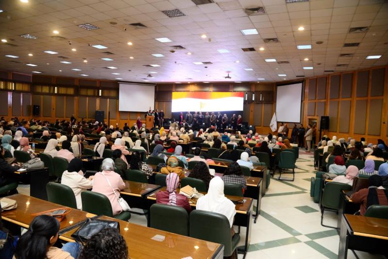 كلية الطب بجامعة أسيوط تنظم يوما علميا حول كيفية اختيار التخصص لأطباء الدفعة (٥٩)