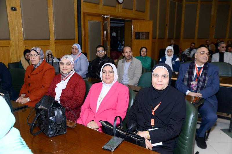  قسم طب الأطفال وقسم الأمراض الباطنة يطلقان مؤتمرهم الأول لعلم المناعة والروماتيزم للأطفال البالغين   