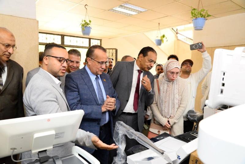 مستشفيات جامعة أسيوط تعلن عن استلام عددًا من الأجهزة والمعدات الطبية مقدمة كهدية من البنك العربي الأفريقي الدولي لمستشفى الأطفال الجامعي