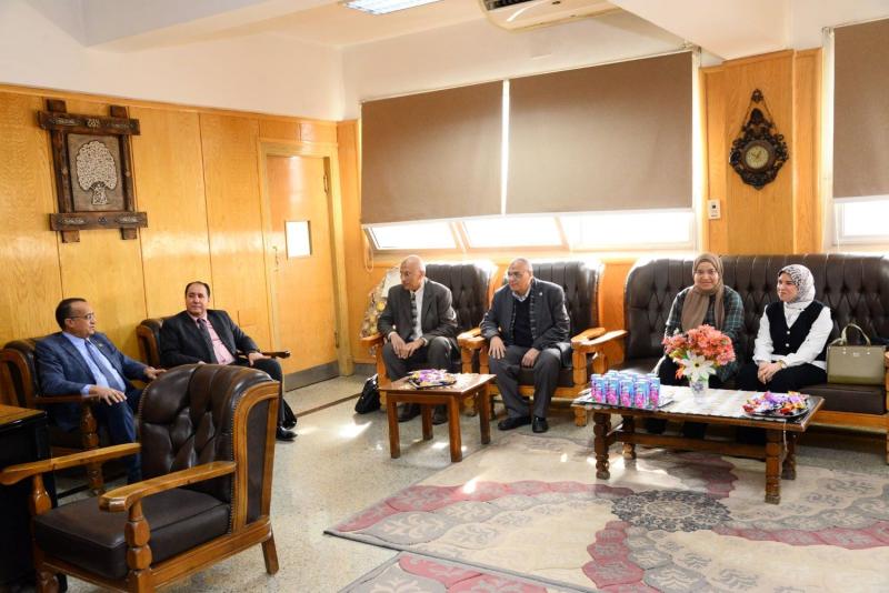 مستشفيات جامعة أسيوط تعلن عن استلام عددًا من الأجهزة والمعدات الطبية مقدمة كهدية من البنك العربي الأفريقي الدولي لمستشفى الأطفال الجامعي