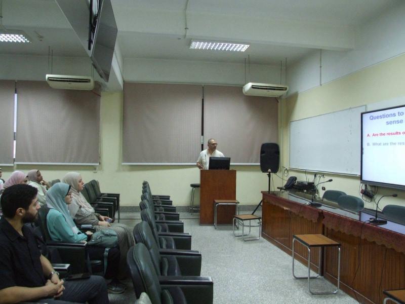 كلية الطب بجامعة أسيوط تنظم دورة تدريبية حول "الطب المبني على الدليل" لطلاب الدراسات العليا