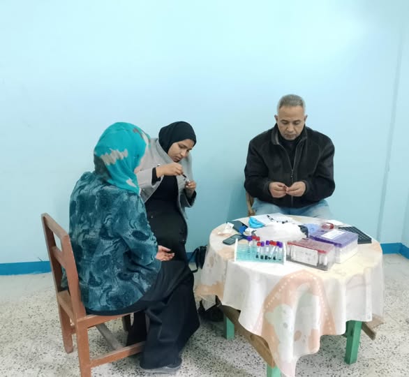 تواصل كلية الطب اعمال التوعية الصحية والكشف الطبي المجاني بالقوافل الصحية المتكاملة إلي قرية باقور - مركز أبو تيج بالتعاون مع مؤسسة "حياة كريمة"