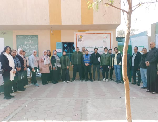 تواصل كلية الطب اعمال التوعية الصحية والكشف الطبي المجاني بالقوافل الصحية المتكاملة إلي قرية باقور - مركز أبو تيج بالتعاون مع مؤسسة "حياة كريمة"