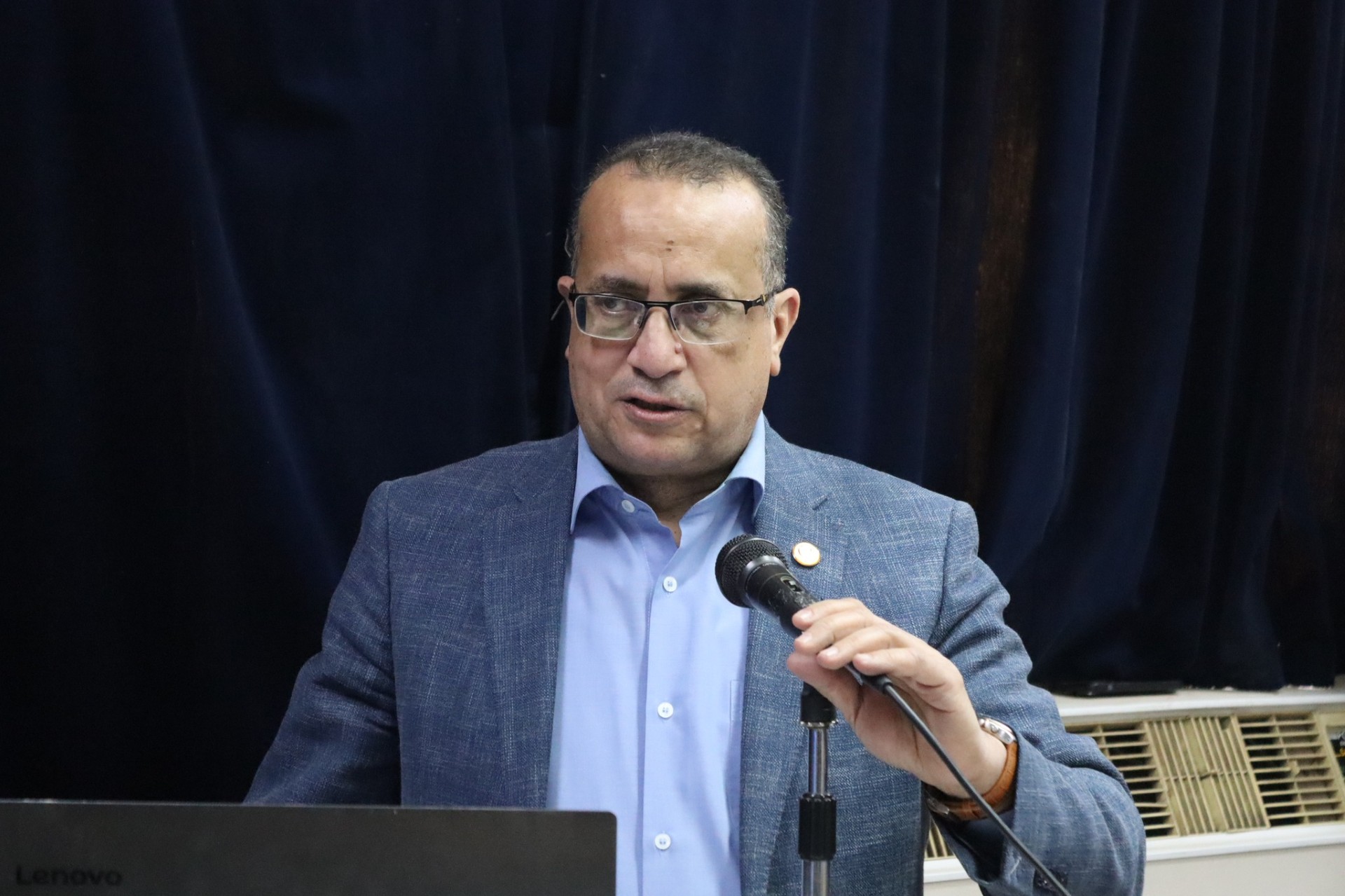 كلية الطب ومستشفياتها الجامعية تحتفل بذكرى يوم الطبيب وتكرم عددا من أطبائها