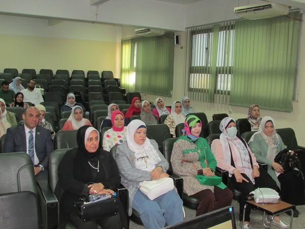 فعاليات الدورة التدريبية تحت عنوان "التفكير الاستراتيجي في إدارة المؤسسات الجامعية".