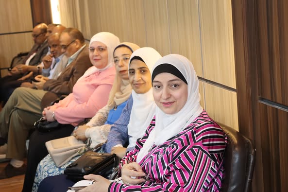 اجتماع                       مجلس الكلية ( رقم٧٩٣)                    الثلاثاء الموافق  ٢٠ مايو ٢٠٢٥  برئاسة الأستاذ الدكتور/ علاء عطية- عميد الكلية ورئيس مجلس إدارة المستشفيات الجامعية، وبحضور السادة وكلاء الكلية والسيد نقيب اطباء أسيوط ، والسيد وكيل وزارة الصحة بأسيوط والسادة رؤساء الأقسام بالكلية والسادة أعضاء المجلس.