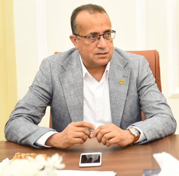 فريق طبي بمستشفى القلب يجري جراحة نوعية لاستخراج مقذوف ناري من رئة فتاة بالمنظار