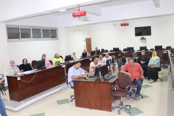 حاضر  الاستاذ محمود حسين أمين عام الكلية دوره تدريبيه تحت عنوان "الادارة الجامعية" تحت رعاية الاستاذ الدكتور أحمد المنشاوي، رئيس الجامعة والسيد الاستاذ الدكتور علاء عطية ،عميد الكلية ورئيس مجلس إدارة المستشفيات الجامعية ، وذلك يوم الثلاثاء الموافق ٢٩ يولي