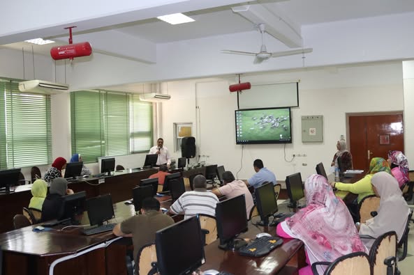 حاضر  الاستاذ محمود حسين أمين عام الكلية دوره تدريبيه تحت عنوان "الادارة الجامعية" تحت رعاية الاستاذ الدكتور أحمد المنشاوي، رئيس الجامعة والسيد الاستاذ الدكتور علاء عطية ،عميد الكلية ورئيس مجلس إدارة المستشفيات الجامعية ، وذلك يوم الثلاثاء الموافق ٢٩ يولي