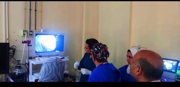 مستشفى الراجحي بجامعة أسيوط يجري سلسلة من العمليات الجراحية الدقيقة باستخدام تقنية "مناظير الفراغ الثالث" المتقدمة