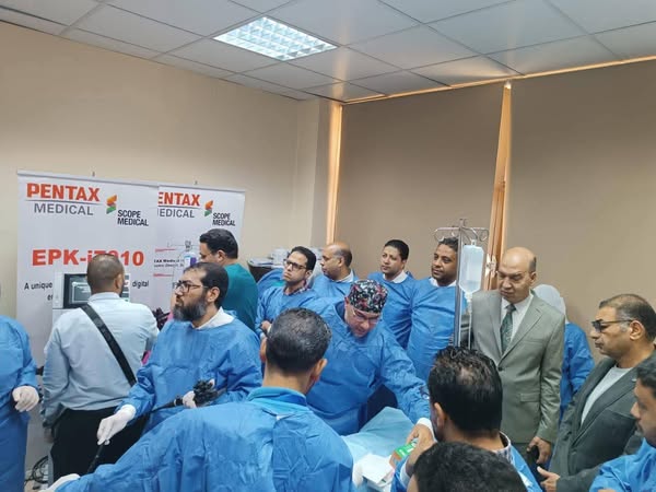 مستشفى الراجحي بجامعة أسيوط يجري سلسلة من العمليات الجراحية الدقيقة باستخدام تقنية "مناظير الفراغ الثالث" المتقدمة