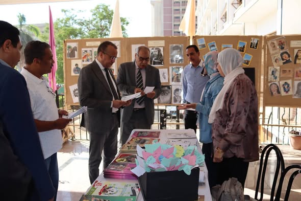 متابعة الاستاذ الدكتور علاء عطية عميد كلية الطب ، والاستاذ الدكتور محمد عبدالرحمن وكيل الكليه لشئون التعليم والطلاب، لمعرض الفني الثقافى لاستقبال الطلاب الجدد في كلية الطب والمقام امام مدخل كلية الطب ، والذى تنظمه إدارة رعاية الشباب تحت إشراف الاستاذ هيثم النشار مدير الإدارة.