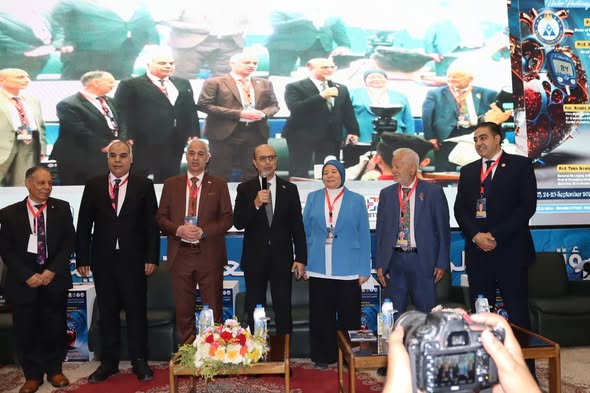 شهد الدكتور أحمد المنشاوي، رئيس جامعة أسيوط، اليوم الأربعاء 24 سبتمبر، افتتاح فعاليات المؤتمر السنوي الثامن للجمعية المصرية للقلب والسكري (EgCDA) تحت عنوان: "القلب والسكري وعلاقته بالكبد والكلى والتغذية العلاجية"، والذي تنظمه الجمعية بالتعاون مع قسم أمراض الباطنة بكلية الطب، ويستمر على مدار يومين.