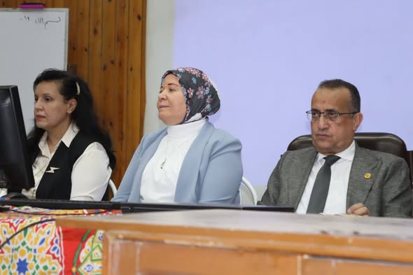 تحت رعاية الاستاذ الدكتور احمد المنشاوى رئيس الجامعة، والاستاذ الدكتور علاء عطية عميد كلية الطب ورئيس مجلس ادارة المتشفيات الجامعية، بدأت اليوم الاحد الموافق ٢١ سبتمبر ،الاحتفال ببدء العام الجامعى  ٢٠٢٥/ ٢٠٢٦، وسط أجواء يملؤها الحماس والفخر بتحقيق الحلم وبداية رحلة علمية وإنسانية جديدة، بالالتحاق بكلية الطب جامعة أسيوط.