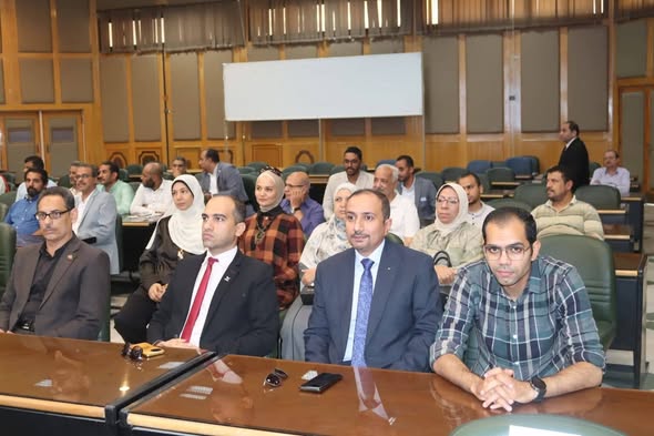 فريق عمل "أيادي نظيفة تساوي حياة" بمستشفيات جامعة أسيوط يحصد المركز الأول في جائزة الجودة والتميز بجامعة أسيوط فى جائزة "فريق العمل المتميز"