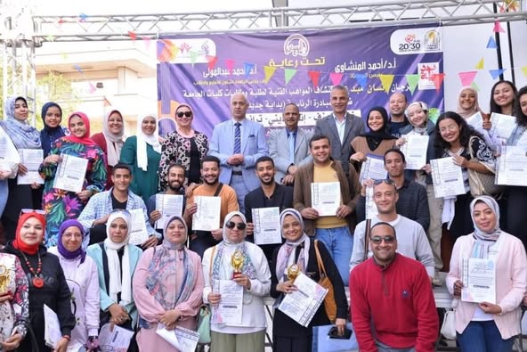 Congratulations to the students on the occasion of winning places in the competition (Towards a Creative Man) - Youth Welfare - College of Medicine