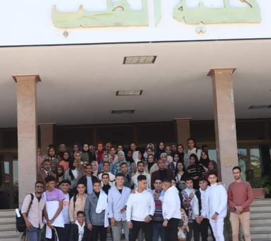 A visit by students of the Martyr Mustafa Hamdoun Secondary School in Umm Al-Qusour, Manfalut, to the College of Medicine