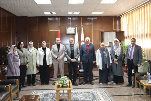 عميد كلية الطب يستقبل وفد من خبراء وحدة القياس والتقويم بإدارة المشروعات بالتعليم العالي.