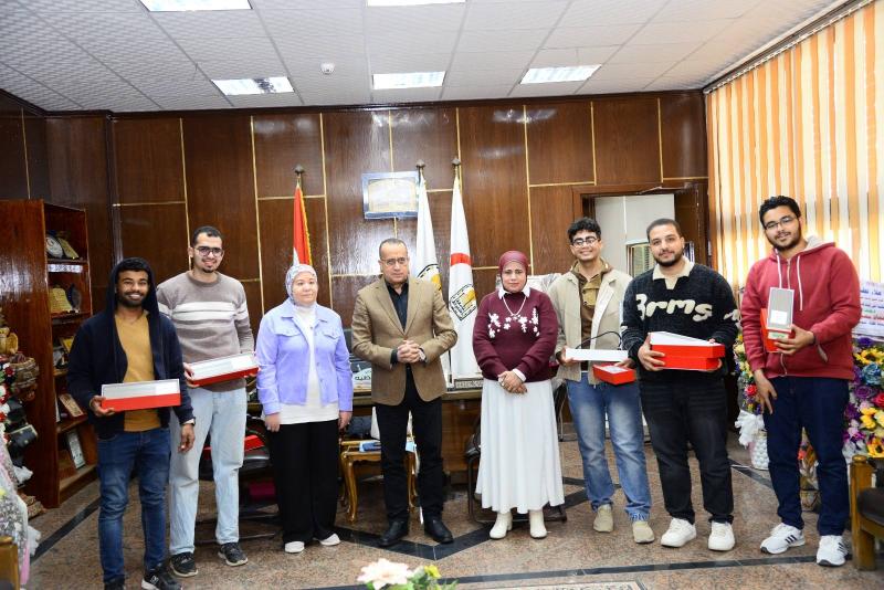 The Dean of the Faculty of Medicine at Assiut University praises the initiative of the (64) batch to support university hospitals with modern medical equipment.