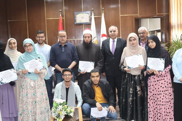 The Dean of the Faculty of Medicine honors the winners of the Quran memorization competition organized by the college.