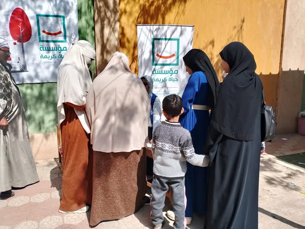 The Faculty of Medicine continues its health awareness and free medical examination activities through integrated health convoys to the village of Baqour - Abu Tig Center, in cooperation with the "Decent Life" Foundation.