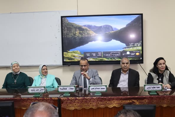 In an atmosphere of love and affection, the Vice Dean for Graduate Studies and Research honors the staff of the Faculty of Medicine.