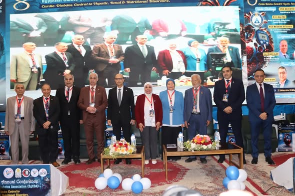 Dr. Ahmed El-Menshawy, President of Assiut University, witnessed on Wednesday, September 24, the opening of the activities of the eighth annual conference of the Egyptian Society of Cardiology and Diabetes (EgCDA) under the title: “Heart and Diabetes and its Relationship to the Liver, Kidneys and Therapeutic Nutrition”, which is organized by the Society in cooperation with the Department of Internal Medicine at the Faculty of Medicine, and will continue for two days.