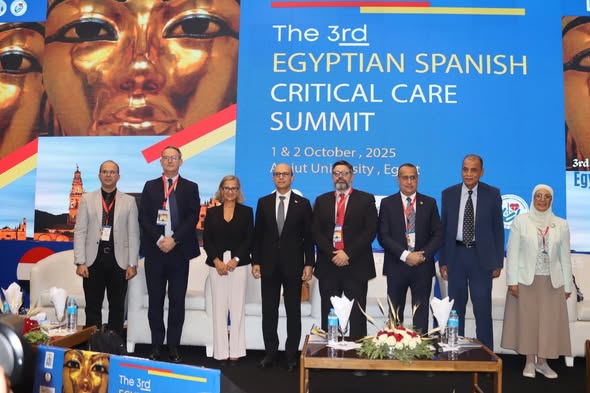 Under the patronage of Professor Dr. Ahmed El-Menshawy, President of the University, Professor Dr. Alaa Attia, Dean of the Faculty of Medicine and Chairman of the Board of Directors of University Hospitals, Professor Dr. Sherif Mokhtar, President of the Egyptian College of Critical Care Physicians (who participated online), and Professor Dr. Jose Garnacho Montero, President of the Spanish Society of Critical Care Medicine, and under the supervision of Professor Dr. Khaled Abdel Aziz, Director of the Main Ho