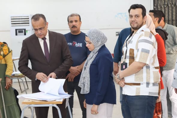Professor Dr. Alaa Attia, Dean of the Faculty of Medicine and Chairman of the Board of University Hospitals, inspects the examination committees for the fourth-year and postgraduate students at the faculty.
