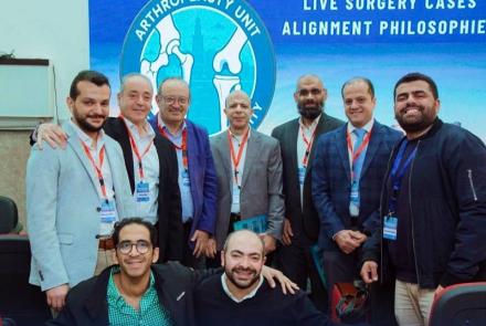 In a pioneering medical achievement and for the first time in Egypt, a medical team from the Orthopedic Surgery Department at Assiut University performed the first knee replacement surgeries using the "kinetic alignment" technique during their participation in a workshop at Alexandria University.