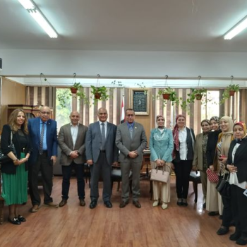 The Dean of the College of Medicine receives members of the Scientific Committee of the Presidential Initiative for Early Detection and Treatment of Cancerous Tumors.