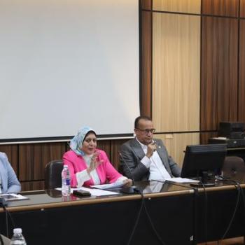 Meeting of the Board of Directors of Professional Programs and Diplomas Headed by Prof. Dr. Alaa Attia, Dean of the Faculty of Medicine and Chairman of the Board of Directors of University Hospitals To discuss the agenda for professional diplomas.