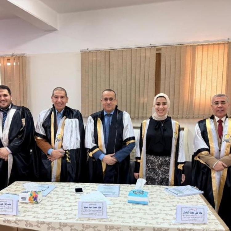 The Dean of the Faculty of Medicine at Assiut University participates in a discussion of a scientific thesis on modern anesthesia techniques for hip fracture surgeries.