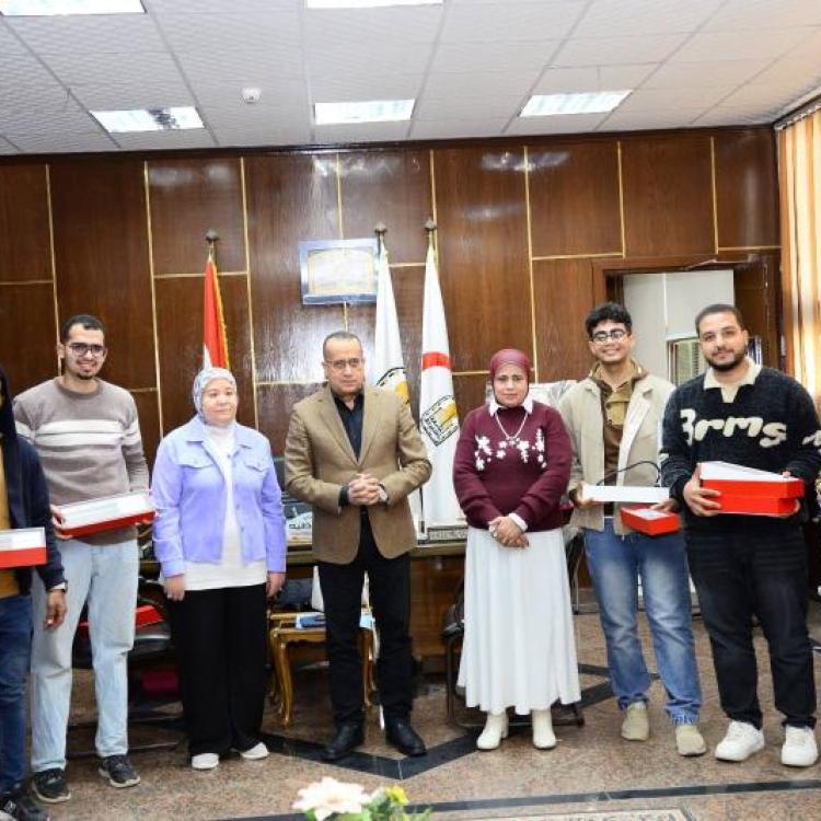 The Dean of the Faculty of Medicine at Assiut University praises the initiative of the (64) batch to support university hospitals with modern medical equipment.