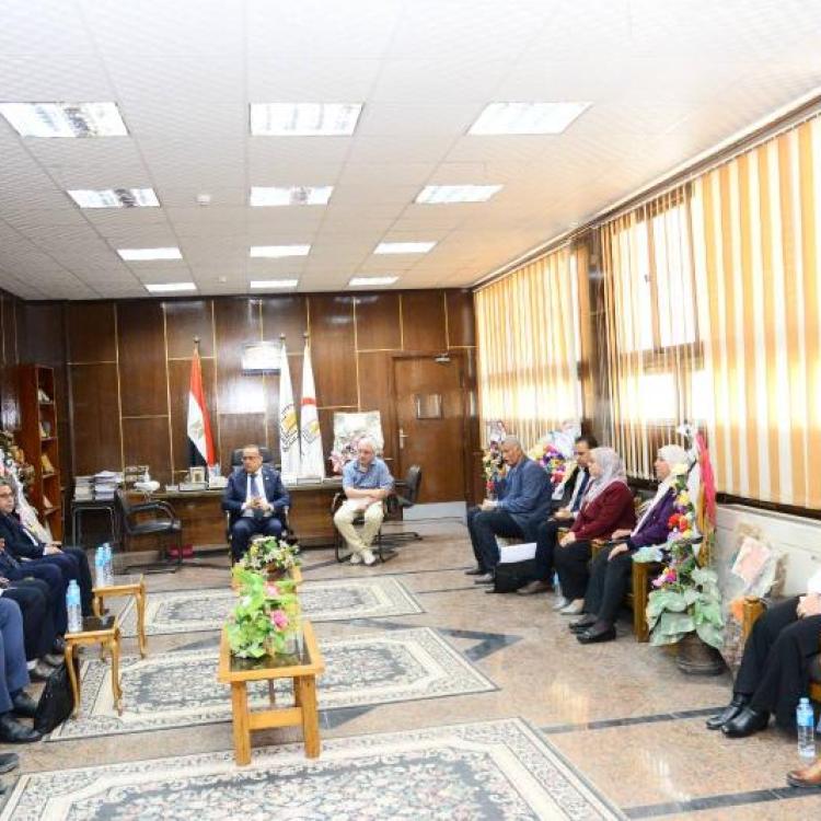 The Dean of the Faculty of Medicine and Chairman of the Board of Directors of Assiut University Hospitals receives a delegation from the National Investment Bank to follow up on a number of ongoing projects in the university hospitals.